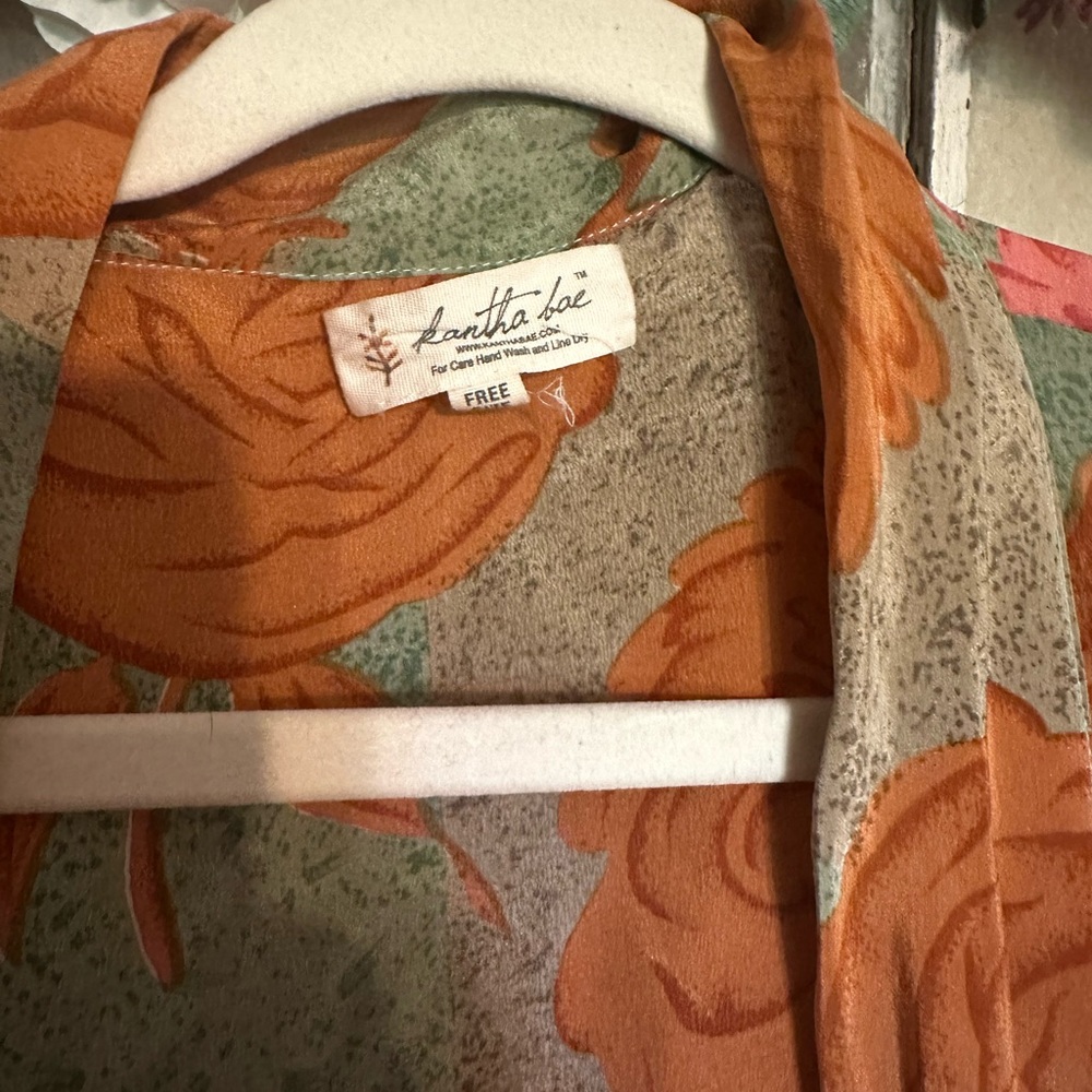 Kantha Bae Floral Silk Dreamweaver Kimono - Picture 3 of 7